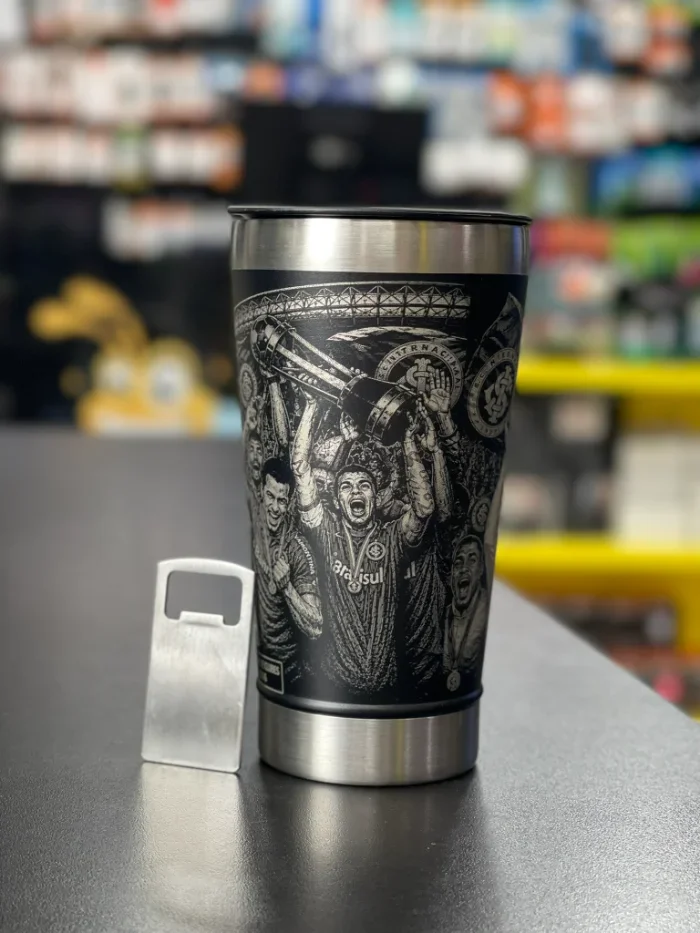 Copo térmico personalizado com o escudo e a história do Internacional