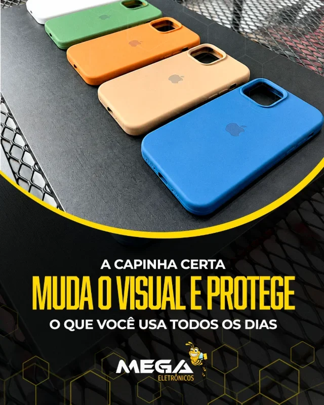 Capinhas coloridas para celular sobre a bancada da loja